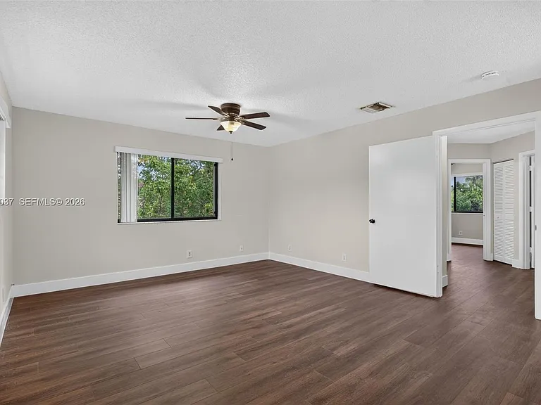 587 NW 38th Ave — Photo 18