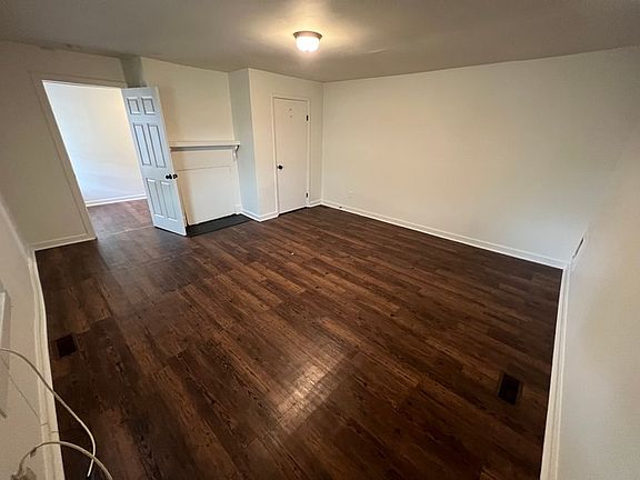 4th image of 478 N Forest St