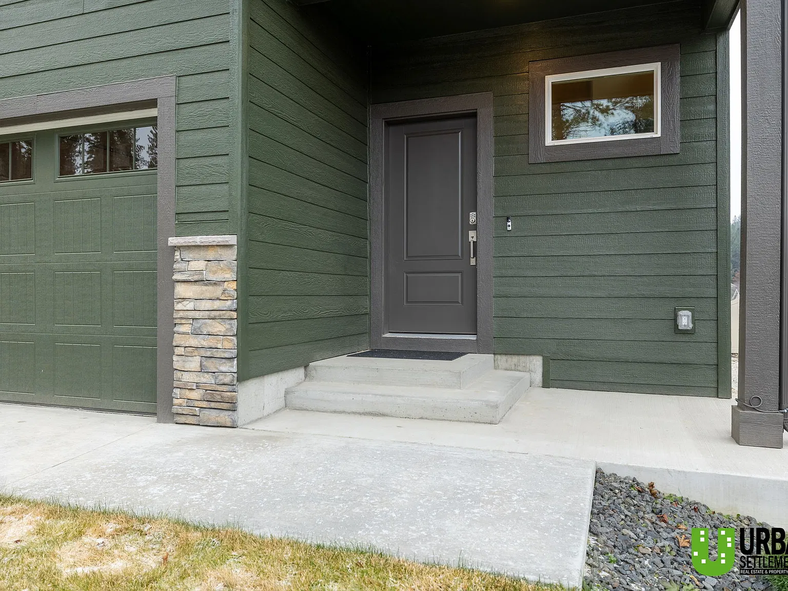 4 bed, 2.5 bath, 2100 sqft, $2,695 — Photo 2