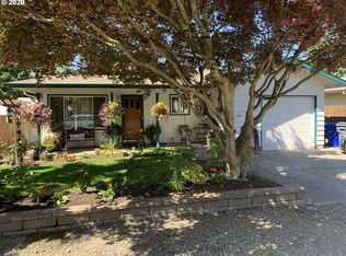 8917 NE Couch St, Portland, OR 97220