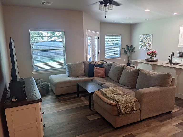 3400 Lyric St — Photo 3