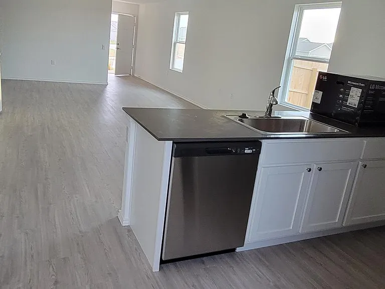 10010 Ana Hts — Photo 5