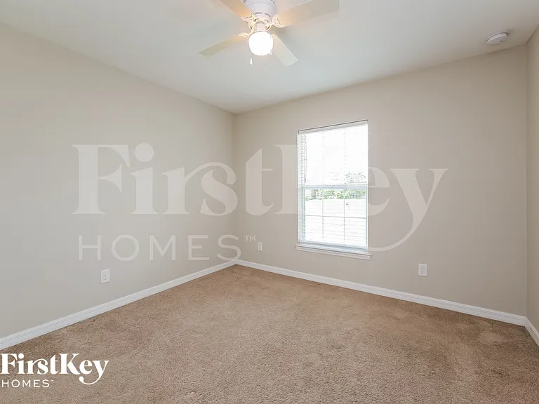 2212 NW 9th St — Photo 13