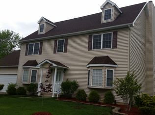 950 N Betty Dr, Buffalo Grove, IL 60089