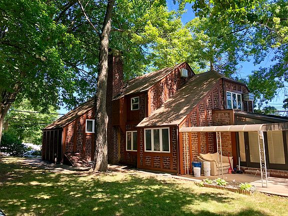 3rd image of 445 Wilson Ave #1