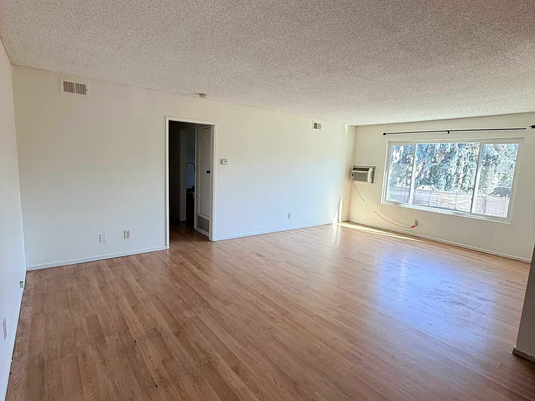2546 E Terrace St #D — Photo 7
