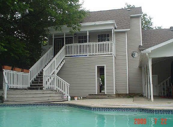 3rd image of 802 Cedar St