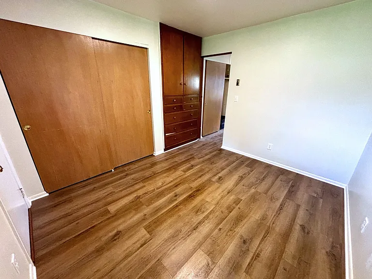 4 Diplomat Dr #4 — Photo 8