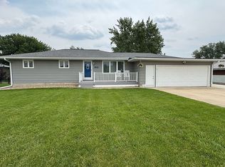 238 S Maple Ave, New Hampton, IA 50659