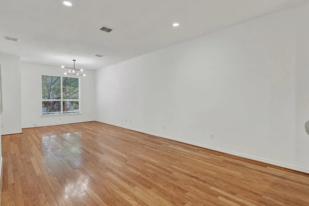 Building Photo - 4315 Holland Ave #19