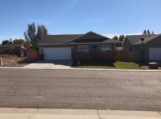 605 Olds Dr, Douglas, WY 82633