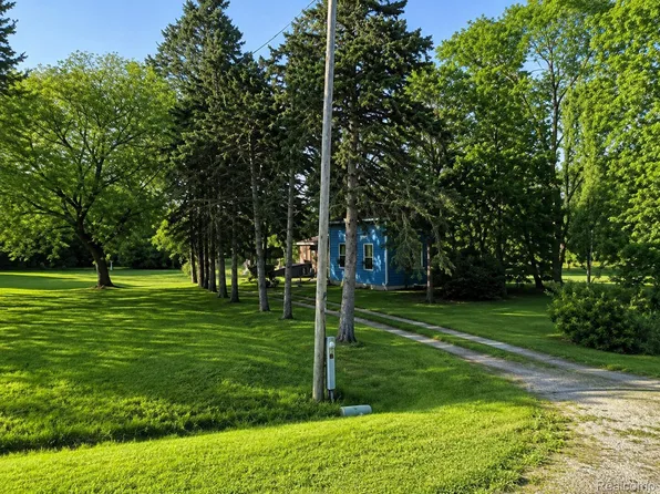3135 W Birch Run Rd, Burt, MI 48417