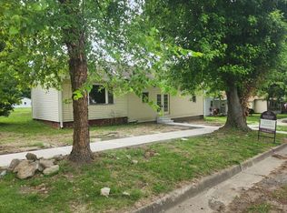 345 S Main St, Clinton, IN 47842