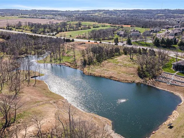 3903 S 20th St, Leavenworth, KS 66048