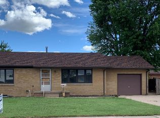 265 W Cheyenne St, Hoisington, KS 67544
