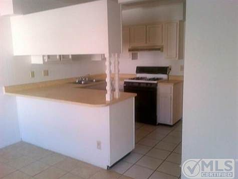 2nd image of 1542 Common Dr