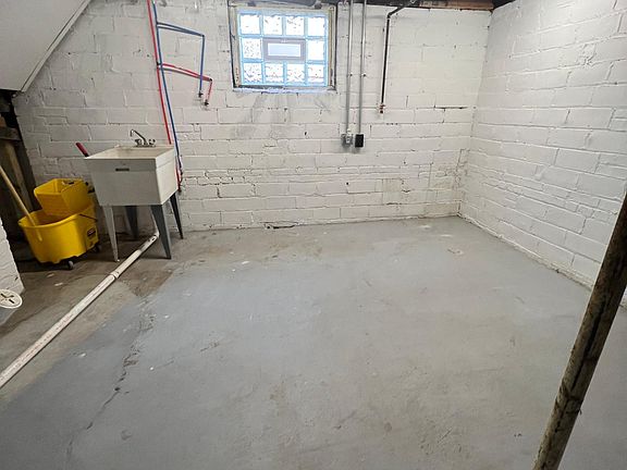 5th image of 1346 Aster Ave #1