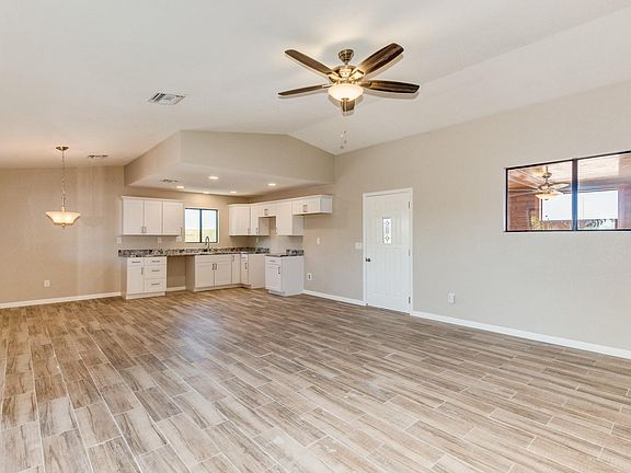 5th image of 17762 W Redrock Ln
