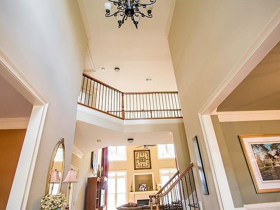 5th image of 105 Meadow Brook Ct