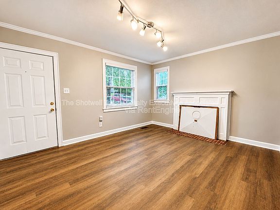 3rd image of 2540 Larkwood Ln