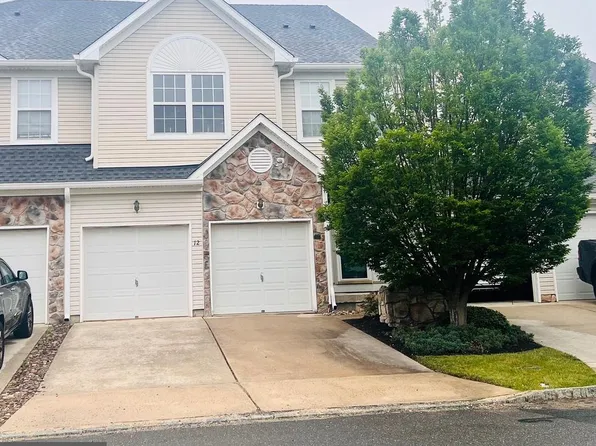 12 Saint Andrews Ct, Mount Holly, NJ 08060