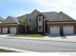 29365 Woodpark Cir, Warren, MI 48092
