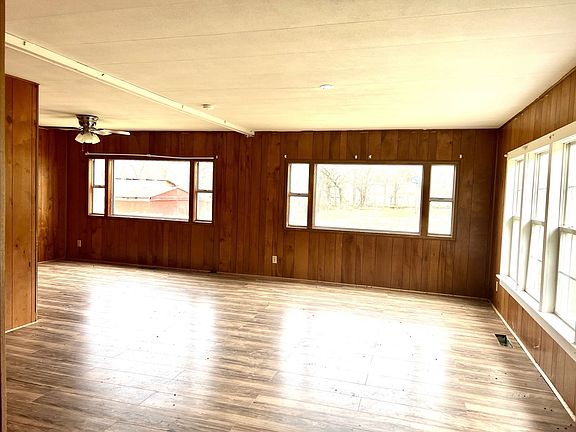 3rd image of 6361-6431 Lincoln Pike