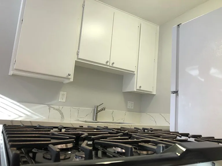 120 Roswell Ave #9 — Photo 15