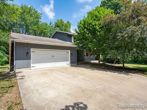 3rd image of 8435 Whispering Pine Ct