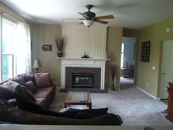 3rd image of 425 Norwich Dr