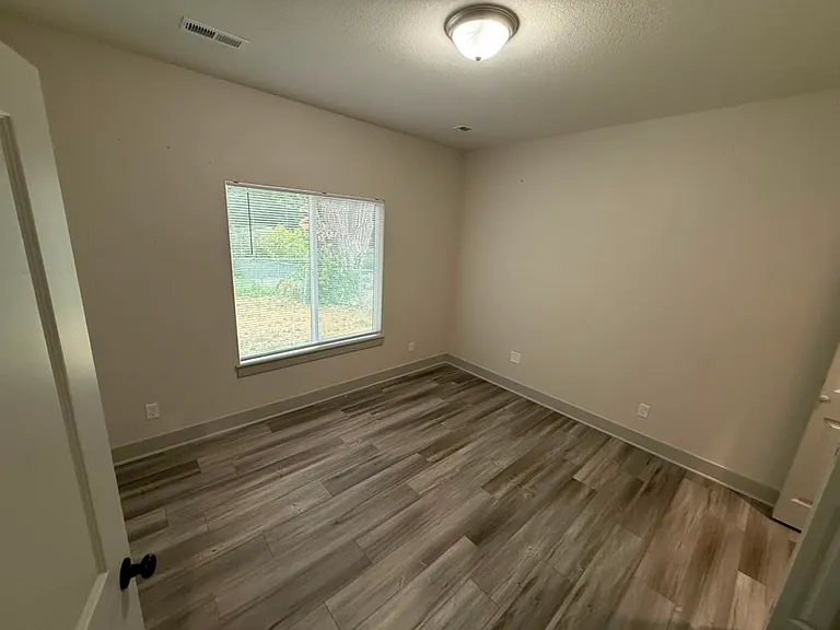 942 N Glendale St — Photo 12