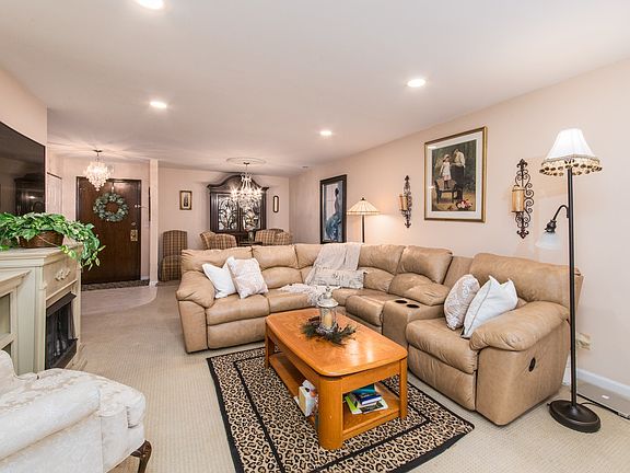 4th image of 1400 N Yarmouth Pl APT 319