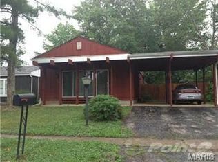 37 Cedar Ln, Pacific, MO 63069