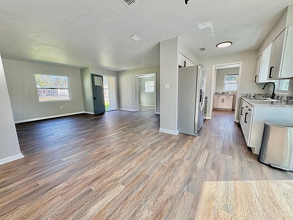 4th image of 22439 SE 59th Pl
