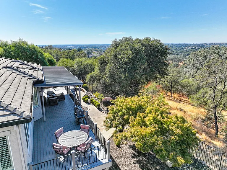 7029 Pembroke Way — Photo 8
