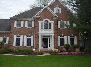 15 Stonehedge Way, Amherst, OH 44001