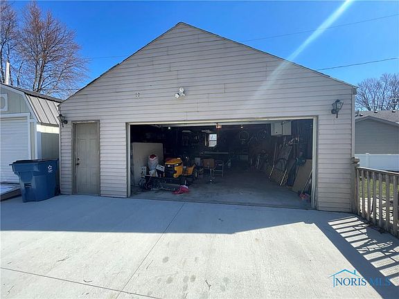 4th image of 2050 Woodcrest Dr