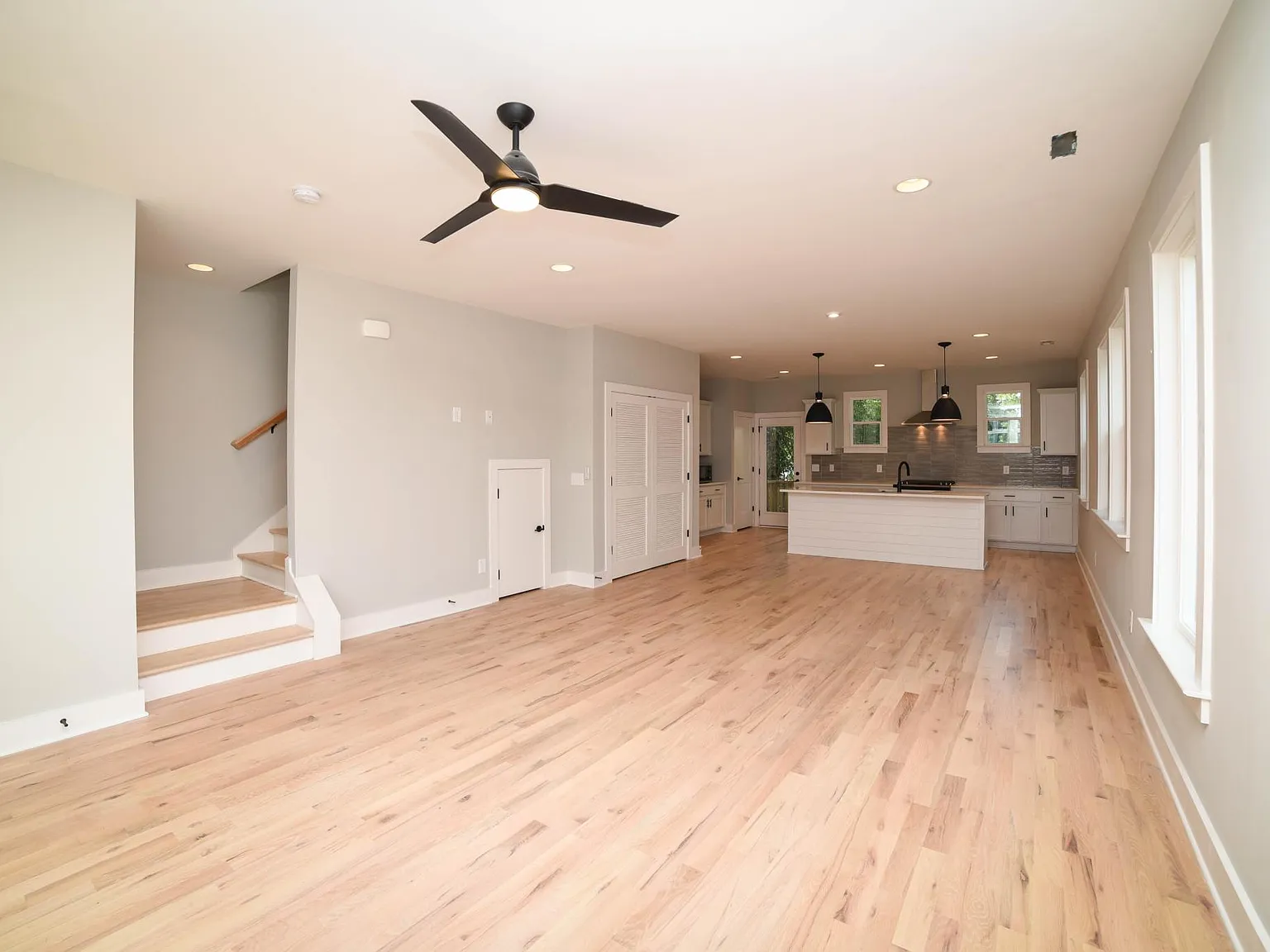3 bed, 3.5 bath, 2100 sqft, $3,650 — Photo 4
