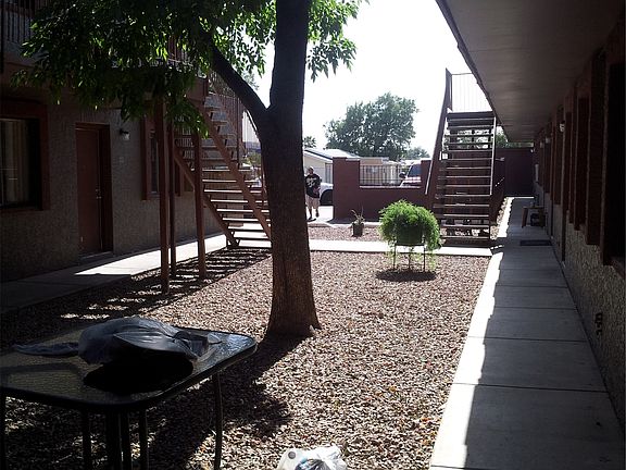 3rd image of 806 E Carol Ave