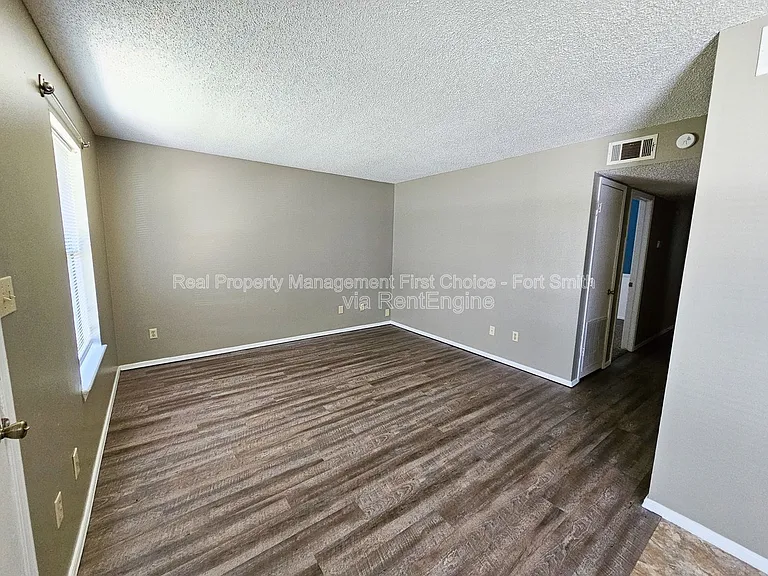 6719 Independence St — Photo 2