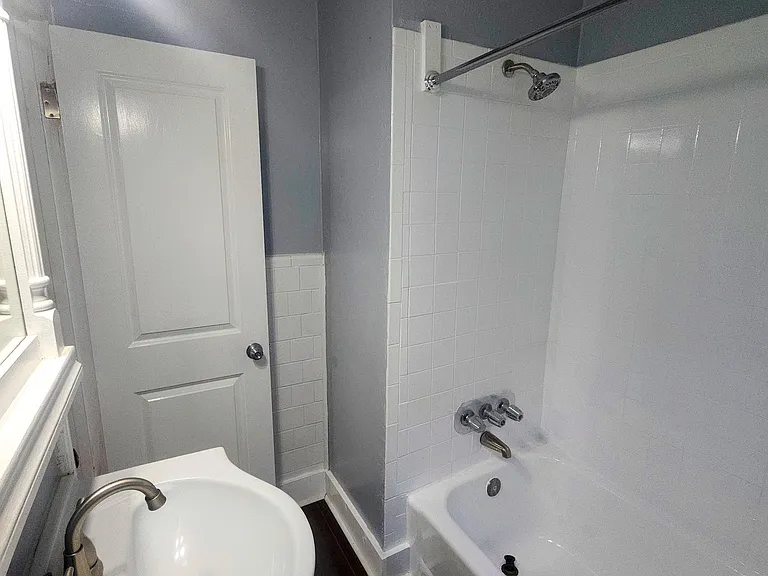 1904 W Main St #4 — Photo 17