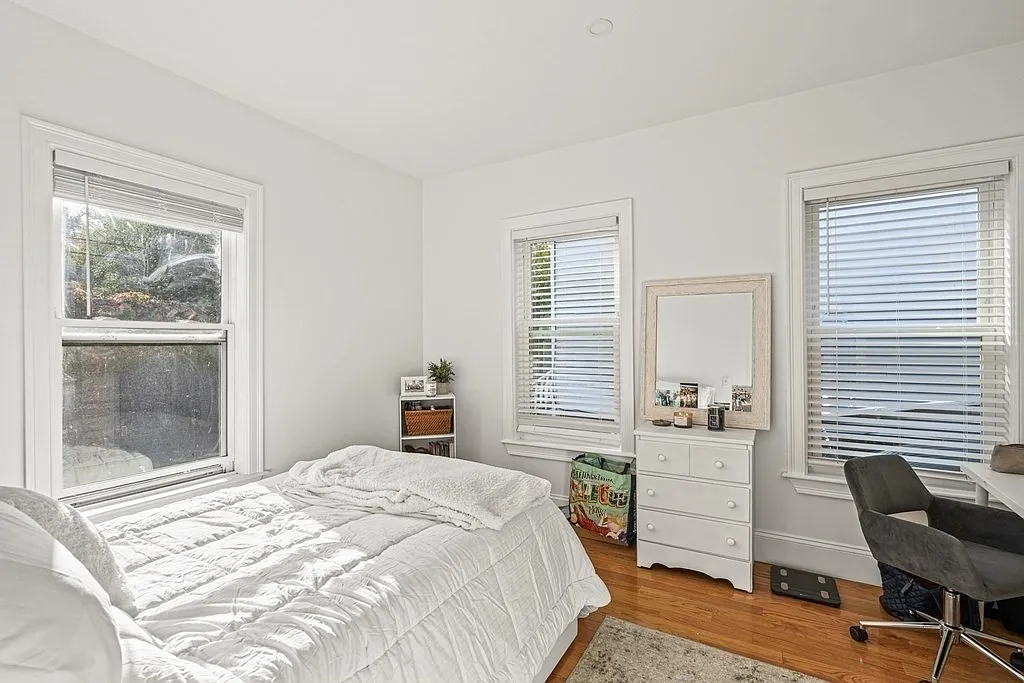 3 bed, 1100 sqft, $3,600 — Photo 4