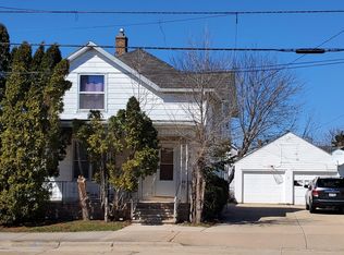 408 W 9th Ave, Oshkosh, WI 54902