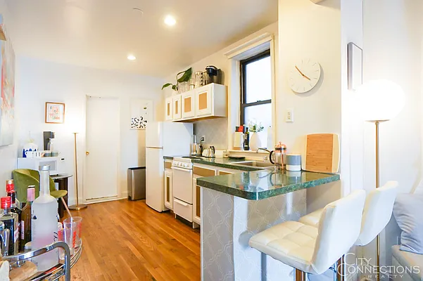 Rented by City Connections Realty | media 14