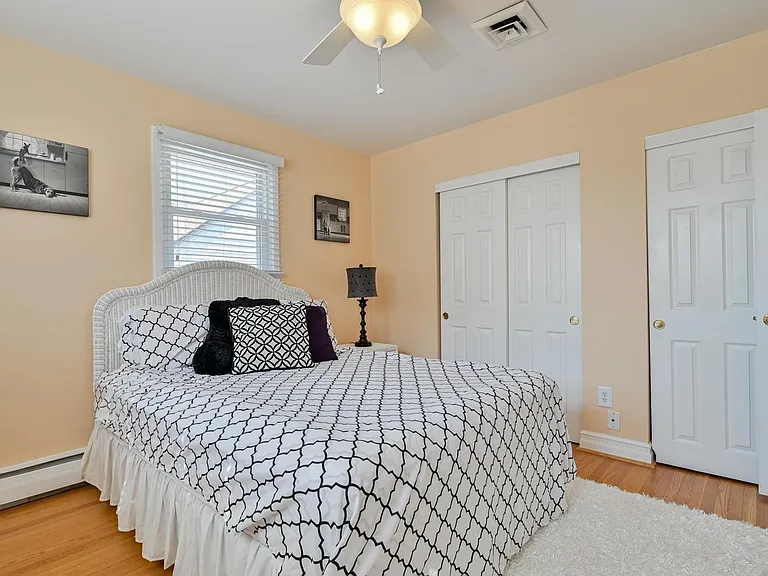 100 N Argyle Ave — Photo 22