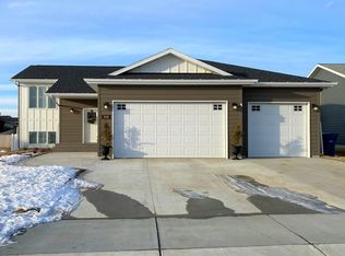 1940 Yellowstone Cir, Dickinson, ND 58601