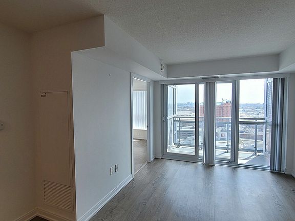 4th image of 275 Village Green Sq #1525