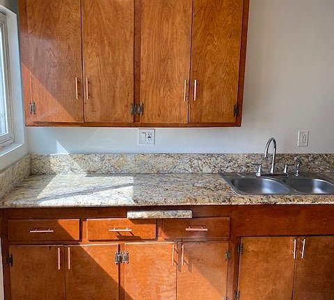 3rd image of 1318 W 90th St