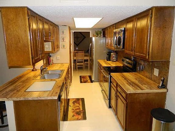 5th image of 2701 Royal Oaks Dr