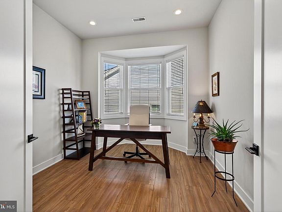 4th image of 204 Equestrian Way